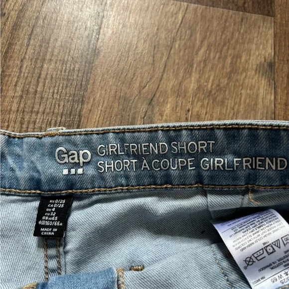 GAP Light Wash Jean Shorts - Picture 2 of 5